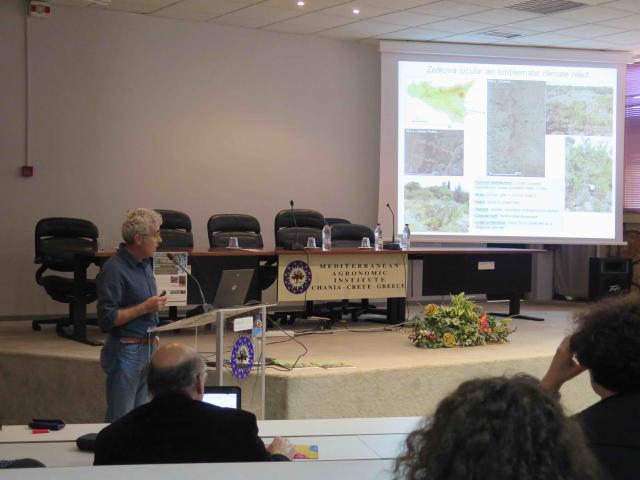 fig. 2. Un momento della presentazione del progetto Zelkov@zione presso il MAICh di Chania